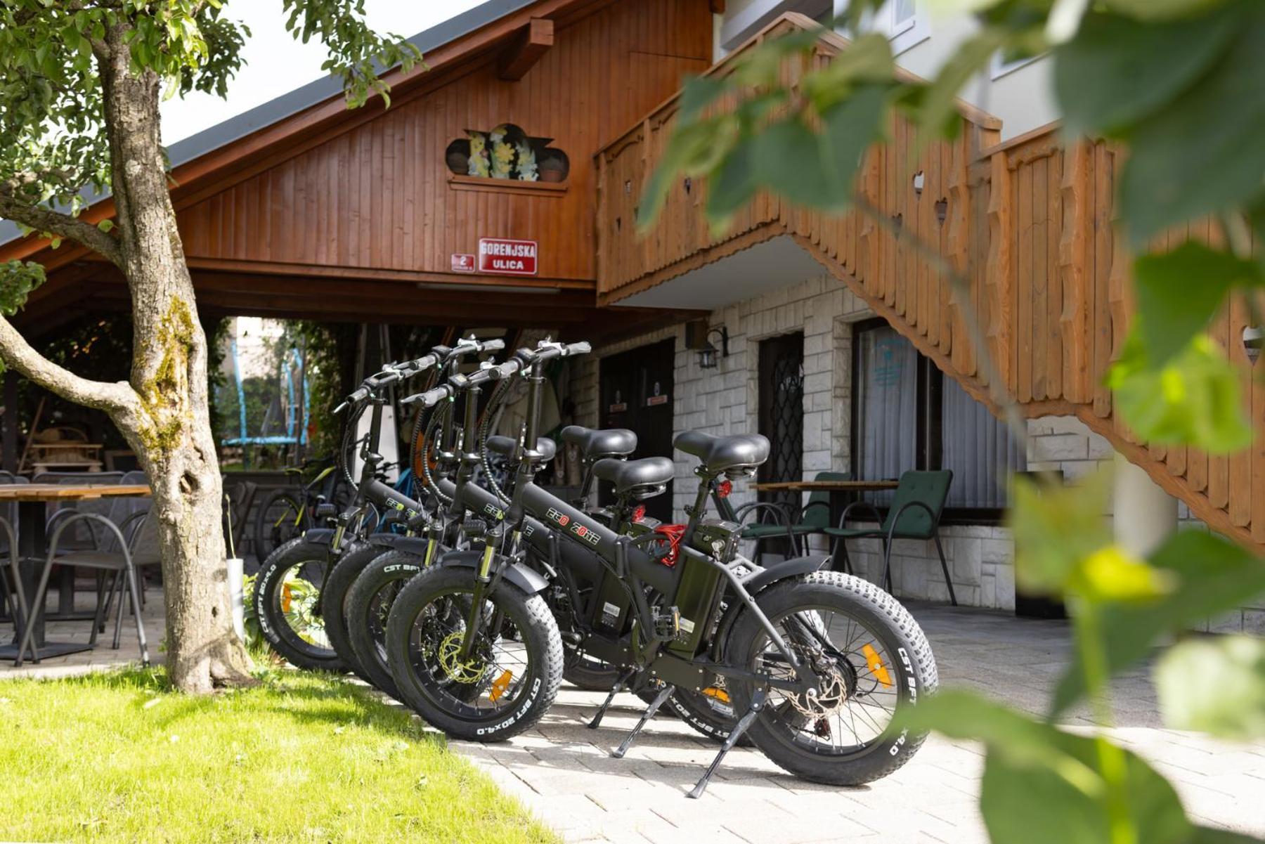 Hotel Gostisce Pri Dveh Petelinih Bled Exterior foto