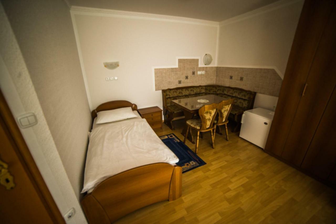 Hotel Gostisce Pri Dveh Petelinih Bled Exterior foto