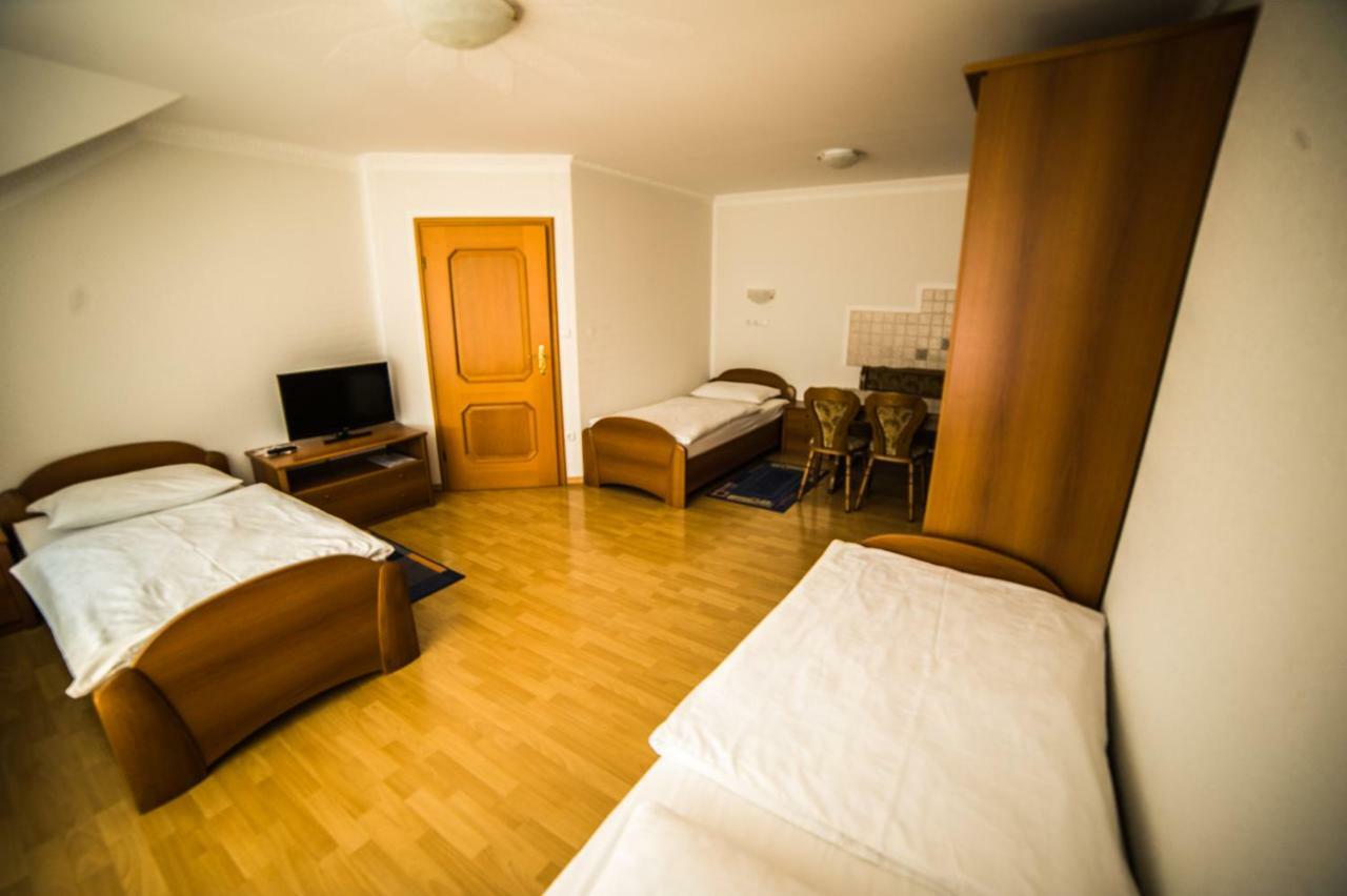 Hotel Gostisce Pri Dveh Petelinih Bled Exterior foto