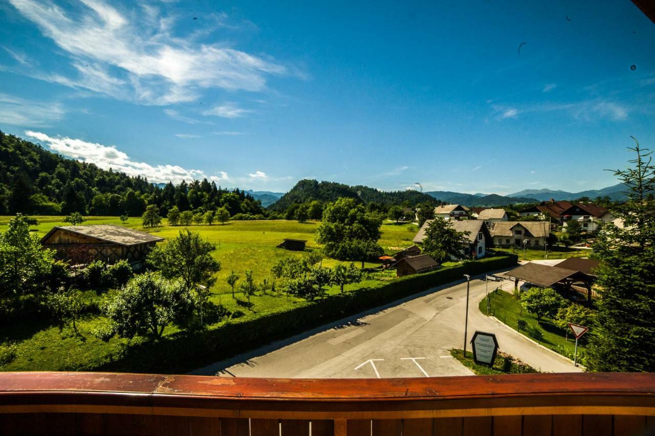 Hotel Gostisce Pri Dveh Petelinih Bled Exterior foto